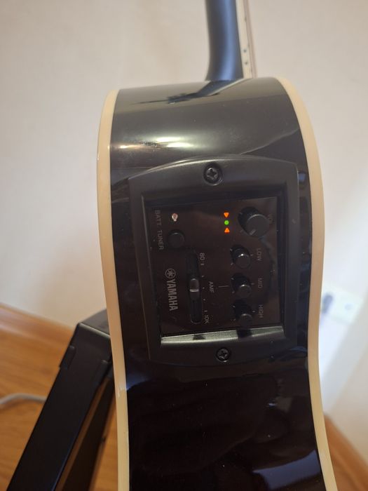 Електроакустична гітара YAMAHA APX600