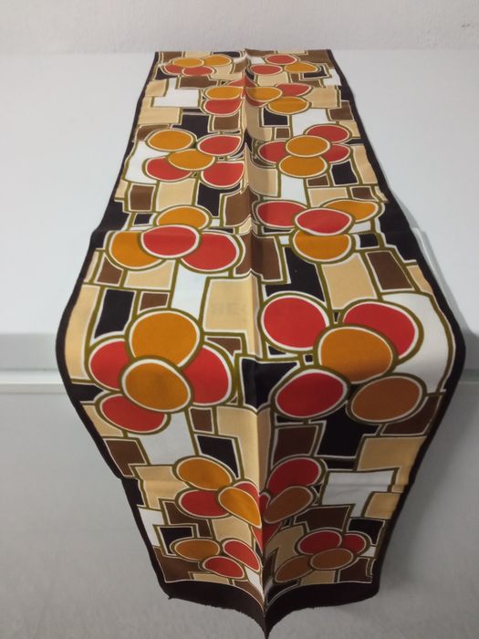 Um toque de elegância nas suas toilletes com estas éharpes/lenços