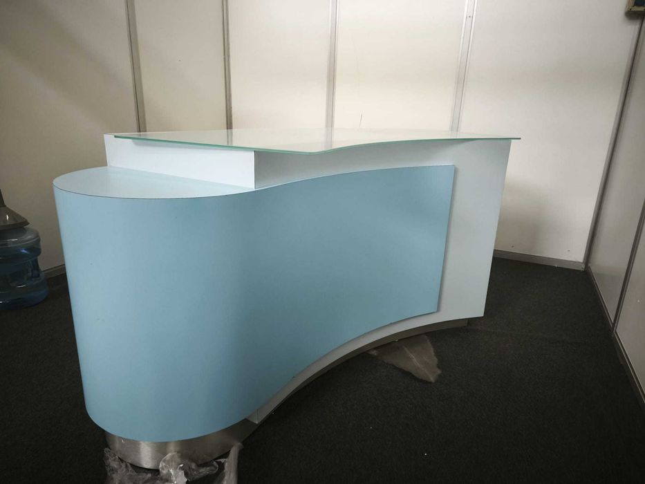 Balcão farmácia/clínica praticamente novo, gavetas, estrutura robusta