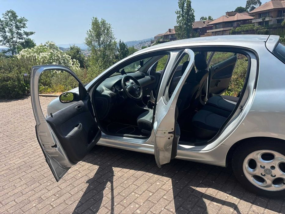 Peugeot 206 1.1 Gasolina — 2004 | 5 Portas