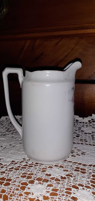 Porcelanowe dzbanki  mleczniki 3 szt 30 zł