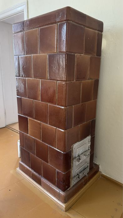 Piękny stary piec kaflowy,