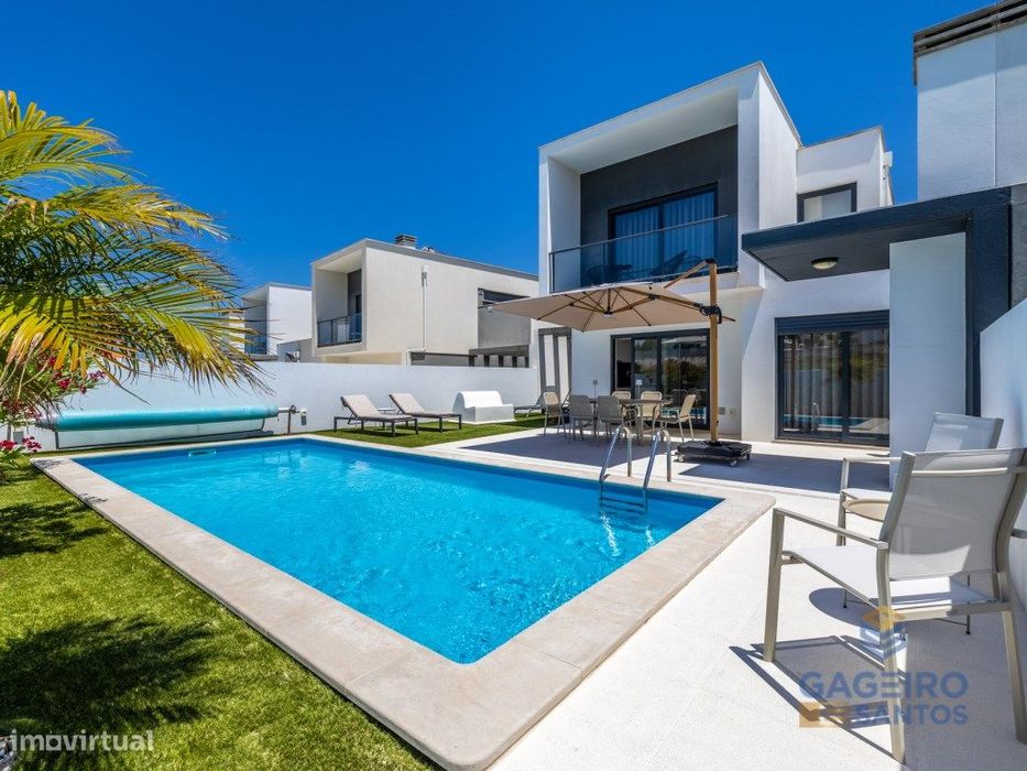 Moderna moradia T3 com piscina privativa