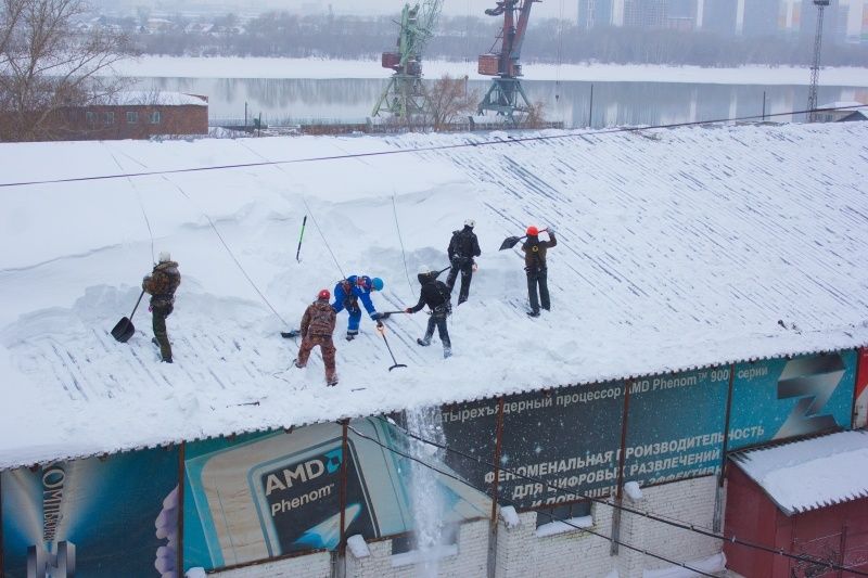 Чистка снега с крыш Днепр, уборка снега в Днепре, высотные работы Дне