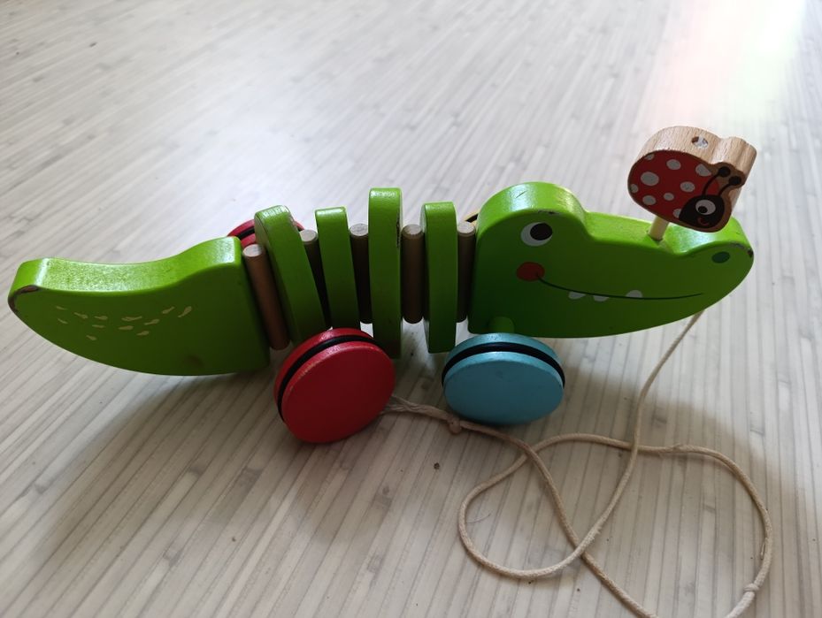 Дерев'яний крокодил каталка