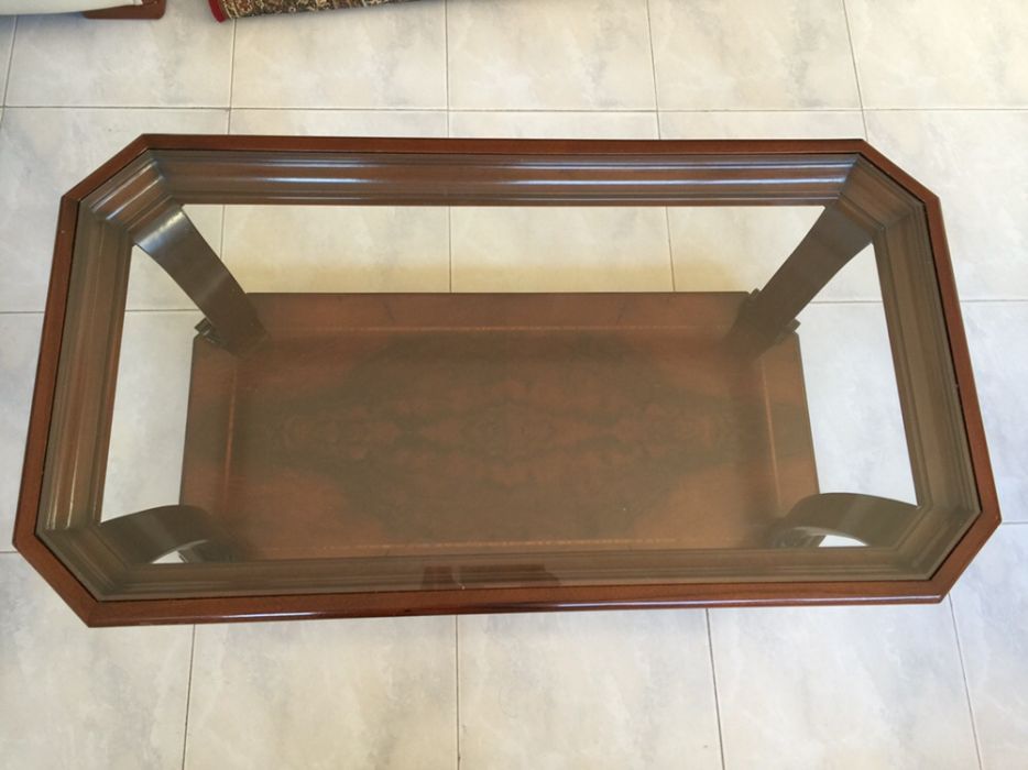 Mesa de apoio em cerejeira. Madeira maciça e de qualidade intemporal.