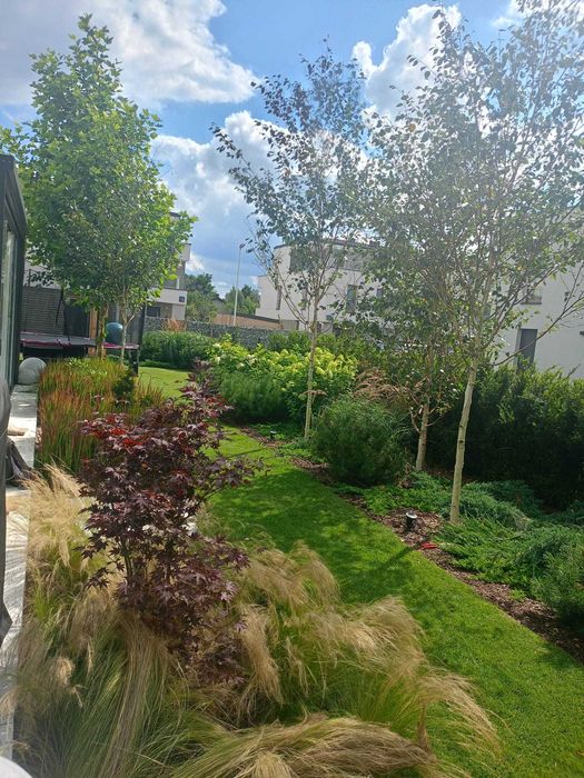 Zakładanie ogrodów trawniki z rolki systemy nawadniania kompleksowo i dobrze