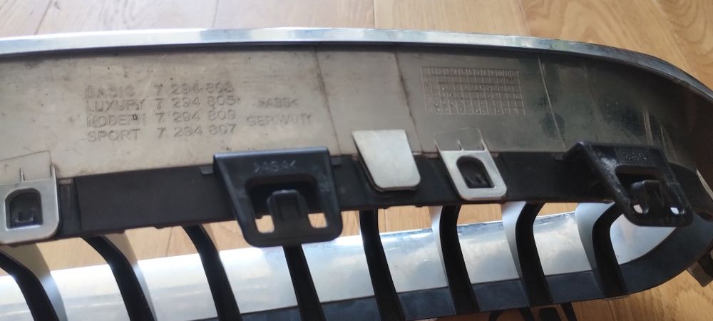 Nerka grill atrapa chłodnicy BMW F34 lewa