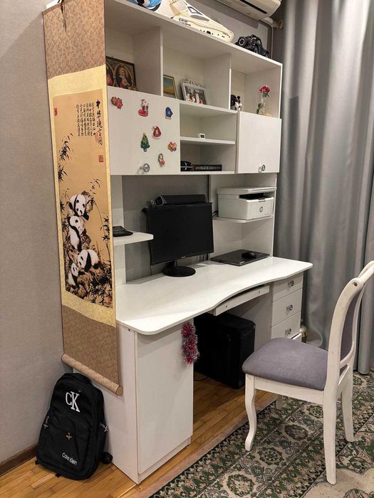 Письменный стол с ящиками