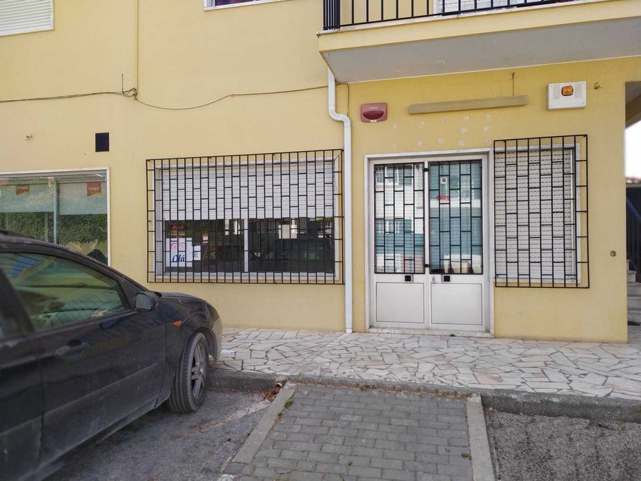 Loja para Arrendamento em Fernão Ferro