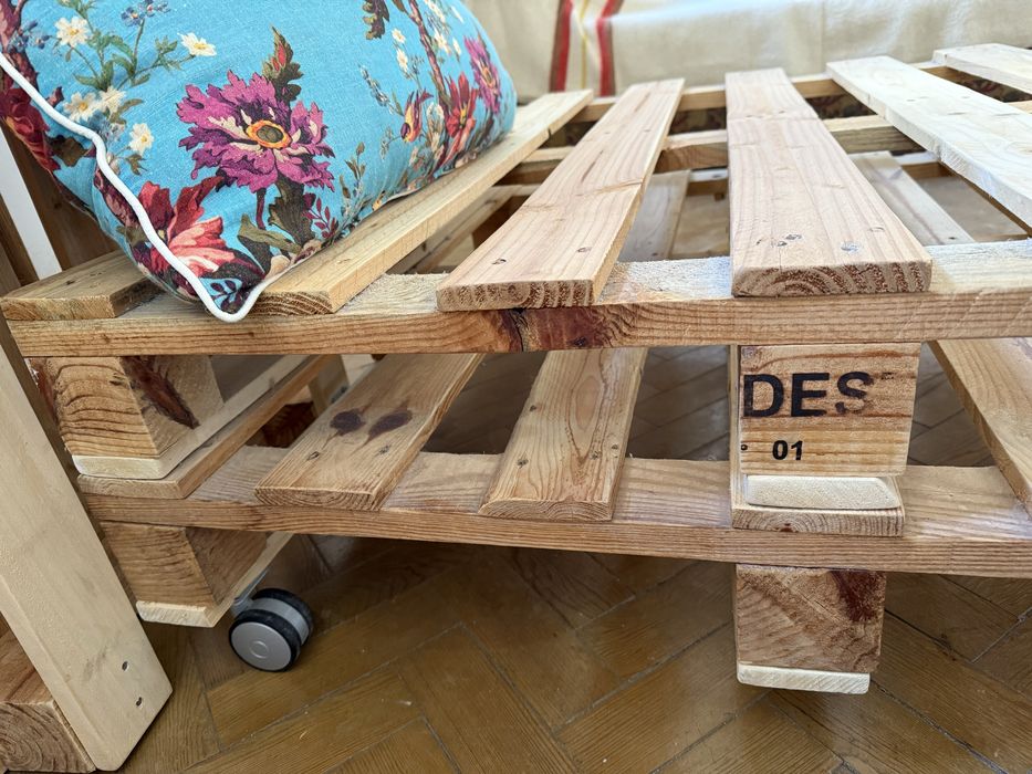 4 paletes/estrados em madeira tratada (2 com rodízios)