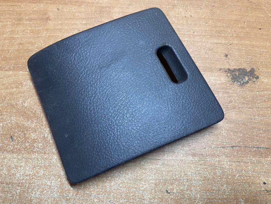 Кришка заглушка предохранителей хапобіжників Авенсіс т25 55540-05010