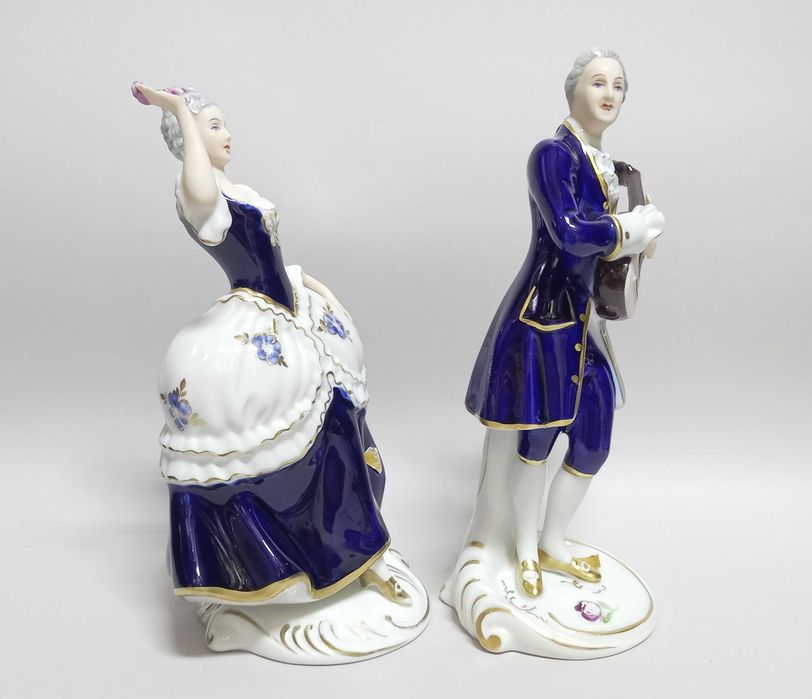 Dworska para, kobaltowe figurki Royal Dux, poł XX w.