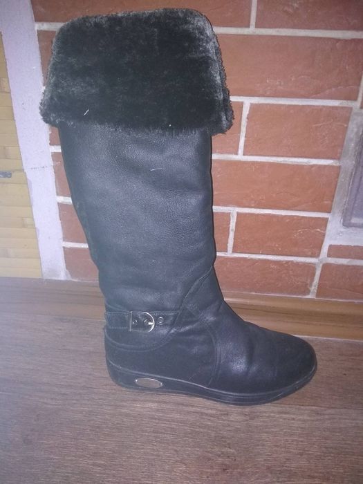 Продам кожаные женские сапоги