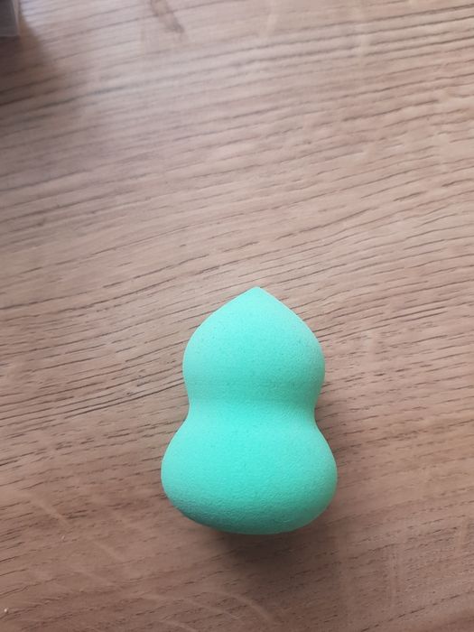 Nowa gąbka do makijażu marki Dealz.
