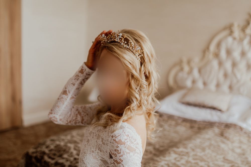 Elegancka opaska - tiara do włosów Novia Blanca
