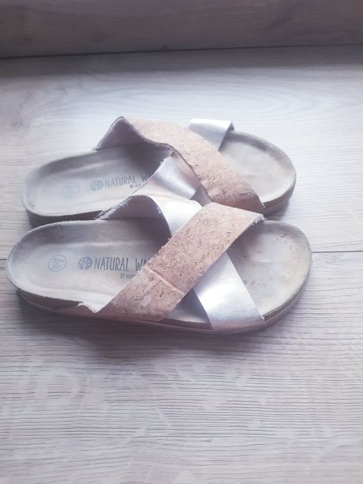 Klapki z skórzaną wkładka marki Esmara Natural Walk rozmiar 38 .