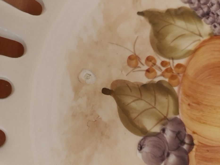 Prato grande em faiança com rebordo vazado