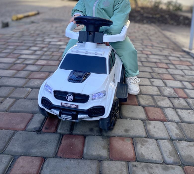 Машина толокар на пульте