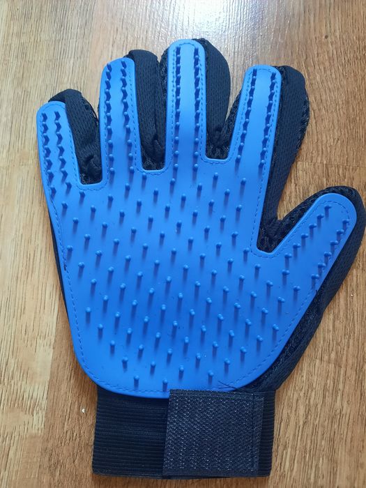 Перчатка массажная для вычесывания кота или собаки