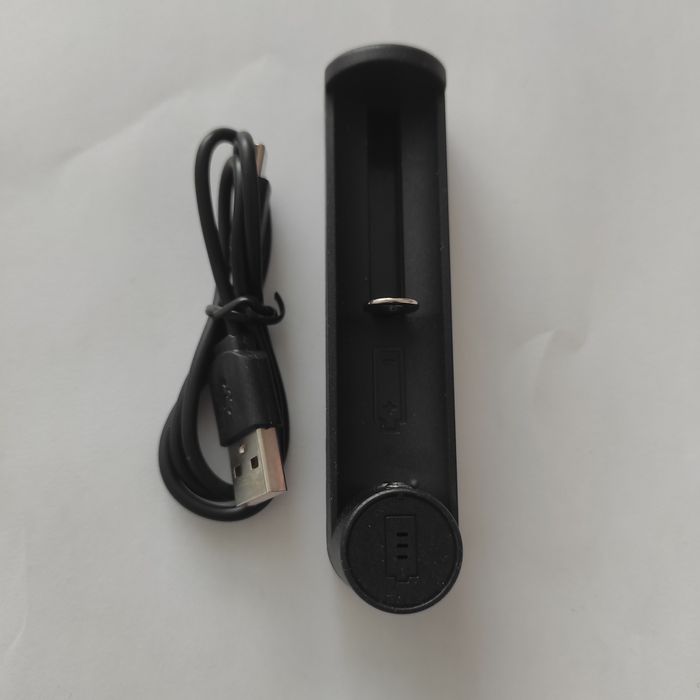 Зарядний пристрій на один слот 18650, 21700, 26650, 14500 та ін