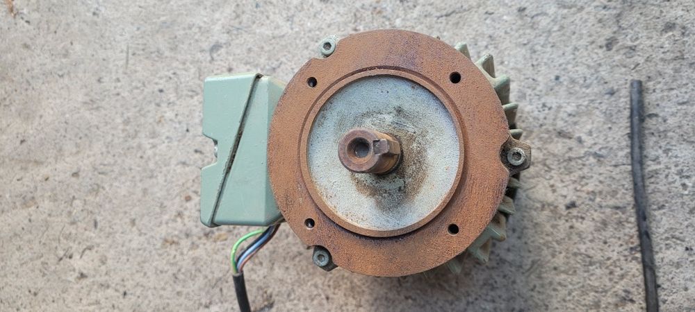 Електродвигун 0.75 кВт.1380 об.
