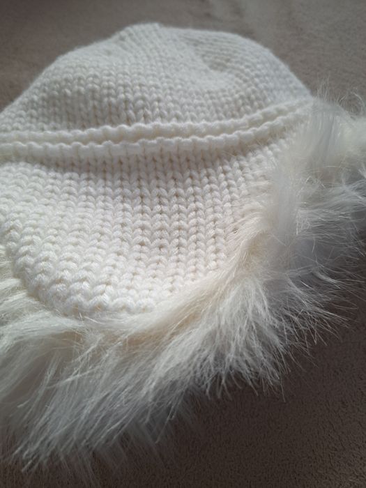 Czapka biała na polarze