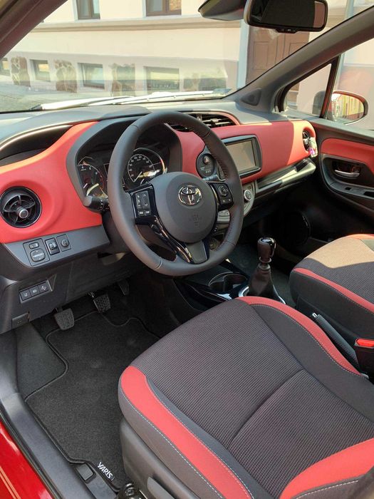 Toyota Yaris 1.5 Selection SmartTAS500 Red/Black