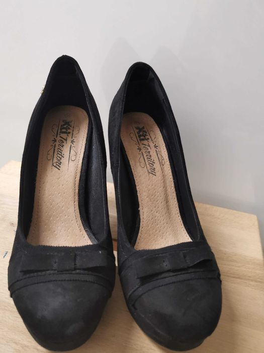 sapatos pretos XTI