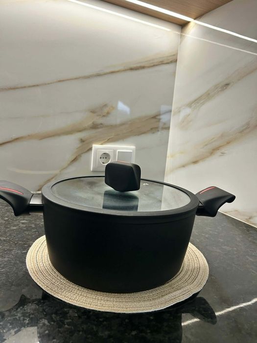 conjunto de 6  panelas de indução antiaderente.