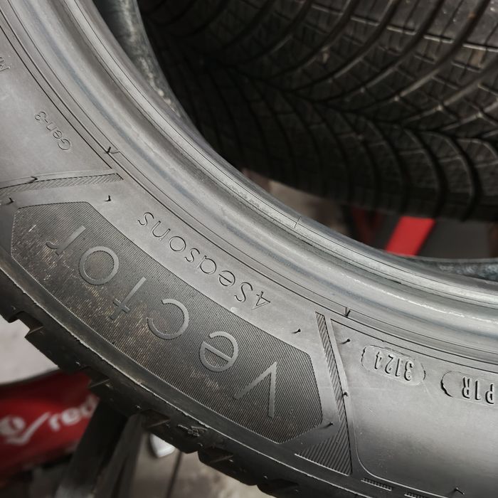 235/50/19 XL Goodyear z 2024 roku
