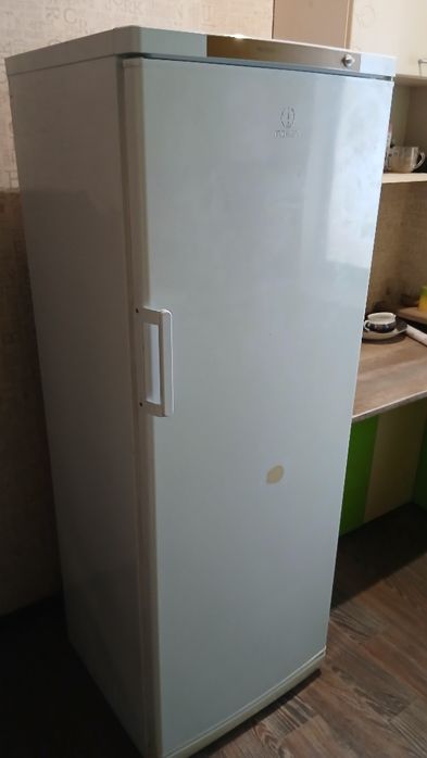 Морозильна камера NoFrost INDESIT  .