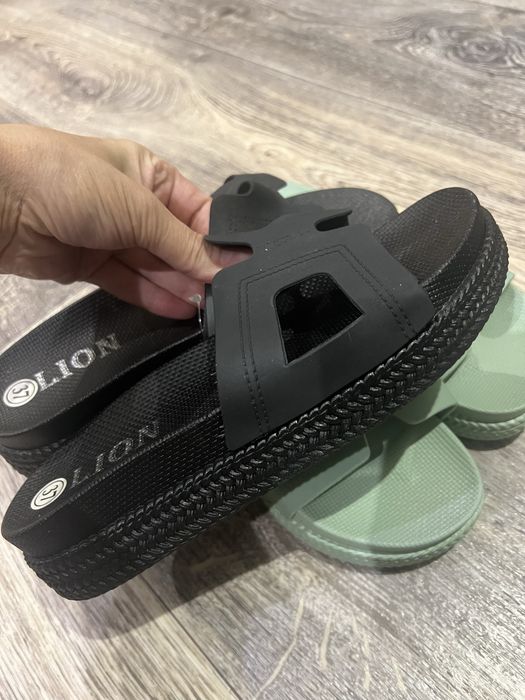 Шльопанці жіночі