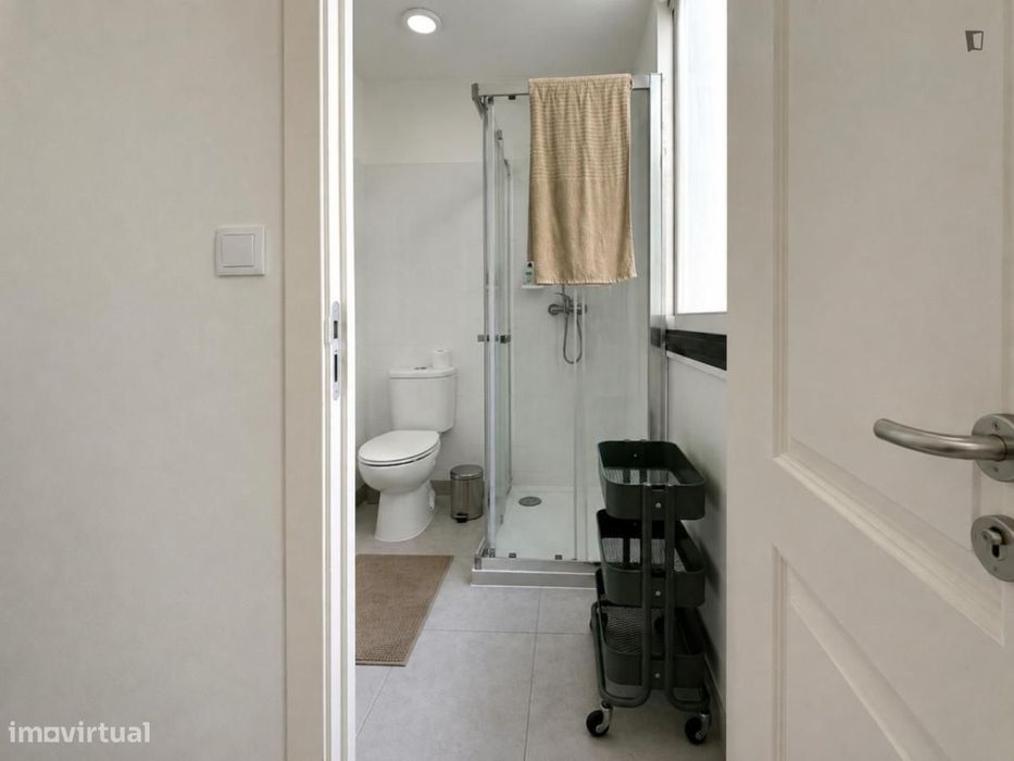 Quarto - localizado em Arroios Lisbon