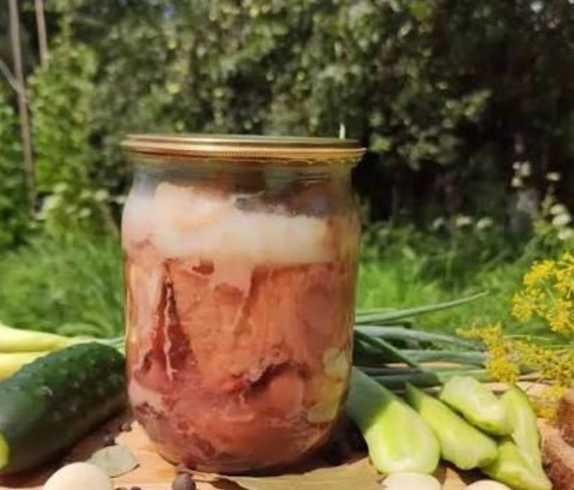 Тушёнка , якість ,наявність.