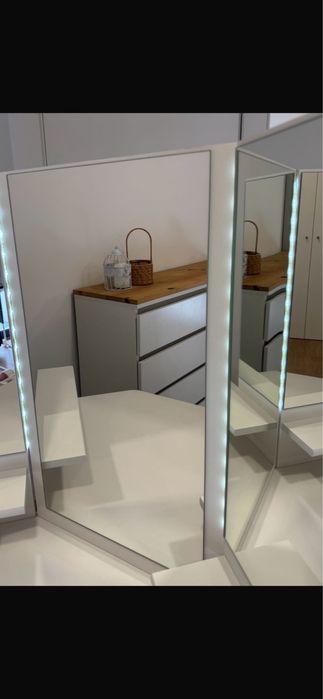 Toucador branco c/ gavetas e espelhos c/ iluminação