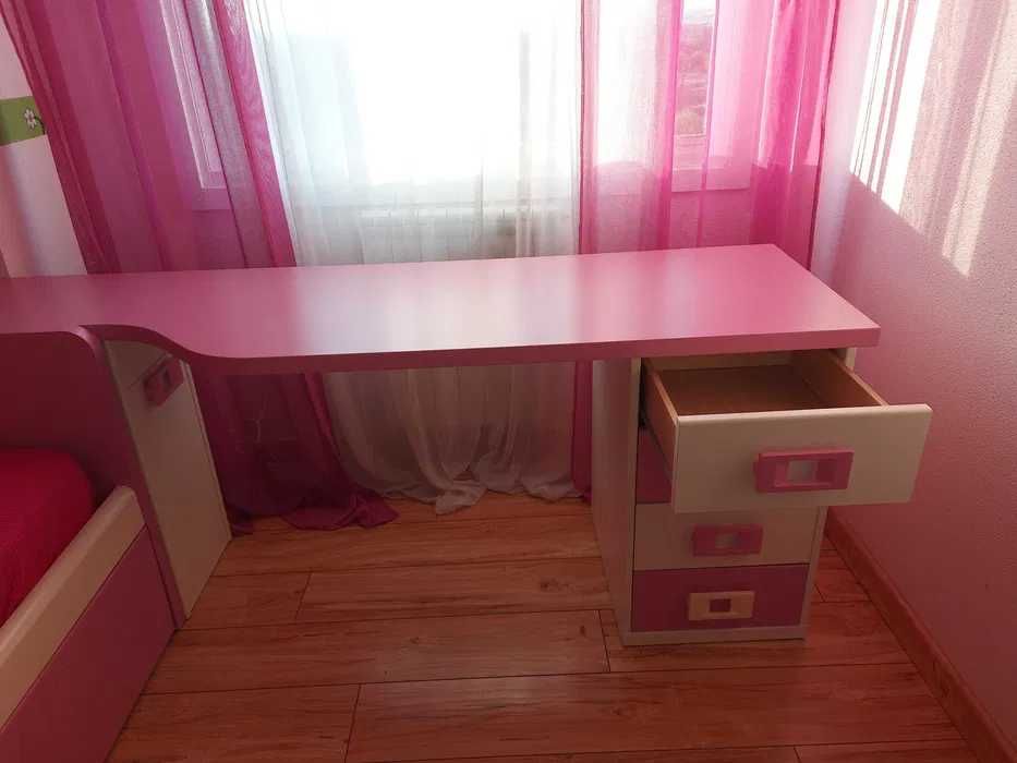 Beliche como novo com 3 camas em madeira + colchões + secretária