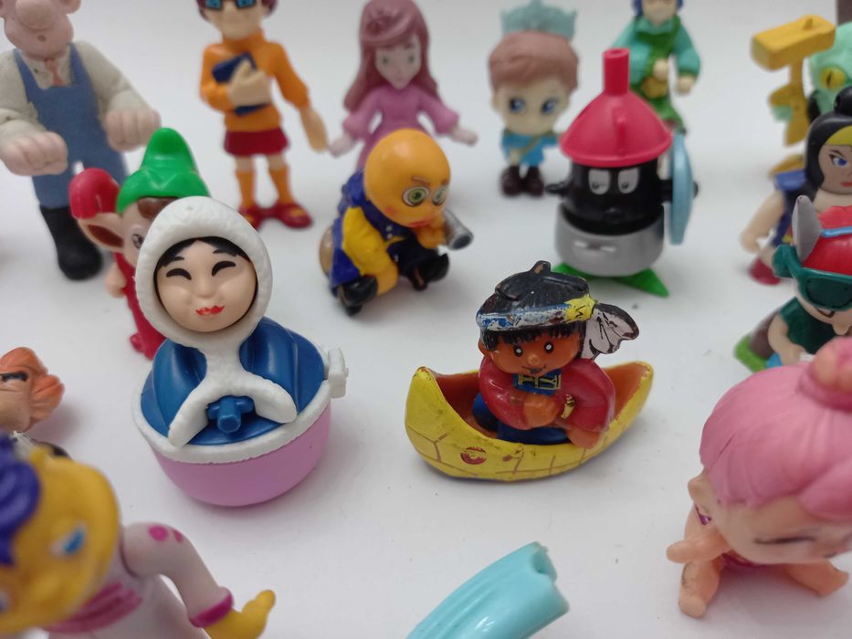 Kinder Кіндер Киндер сюрприз дівчинка Маша малюк індіанець лицар гном монах чарівник ескімос