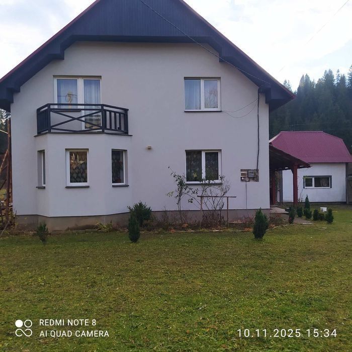 Відпочинок в мальовничому місці на березі річки у селі Ізки