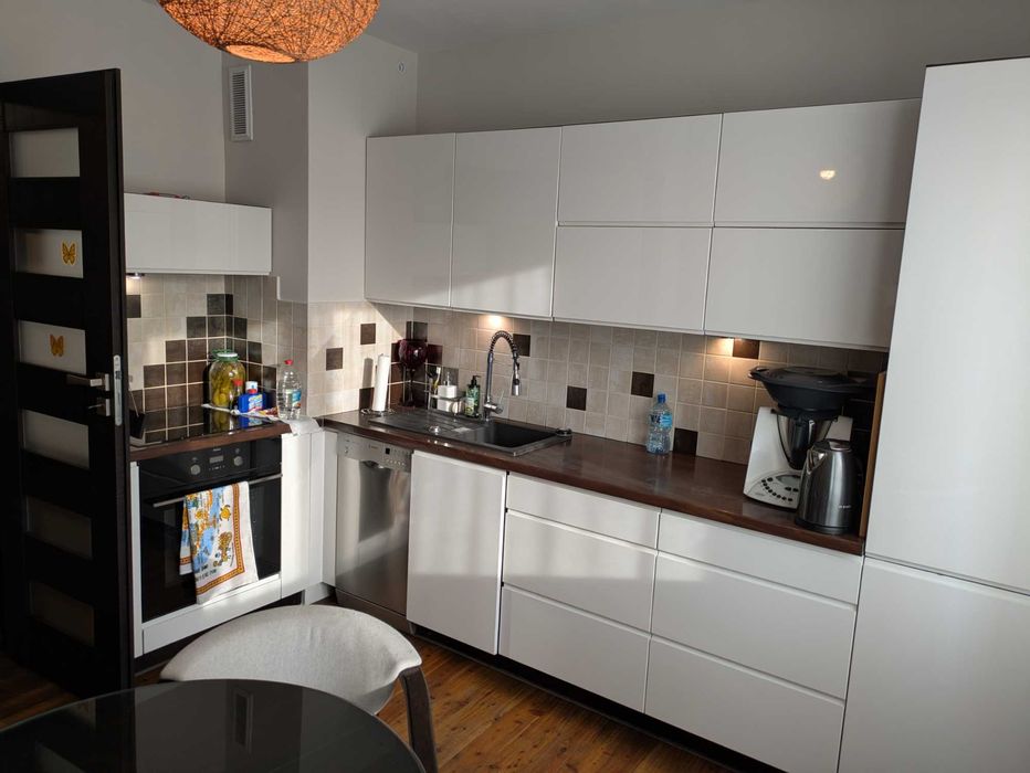 wynajmę mieszkanie 4-pokojowe z kuchnią 85m2 na pierwszym piętrze