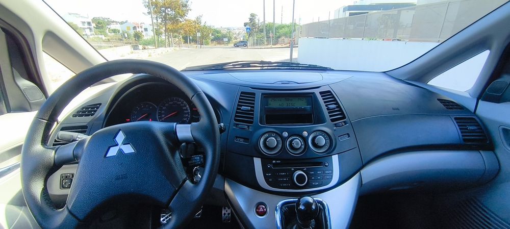 Mitsubishi 2.0 diesel  7 lugares