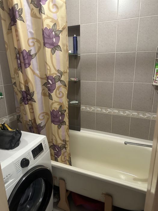 Продається  трикімнатна квартира в Підполоззі