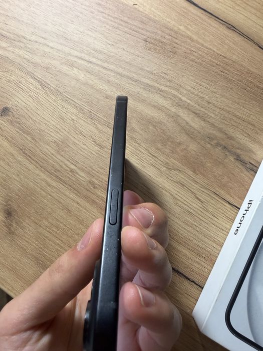 sprzedam Iphone 15 128gb