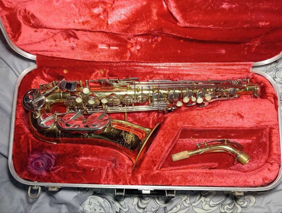 Саксофон Armstrong перекритий