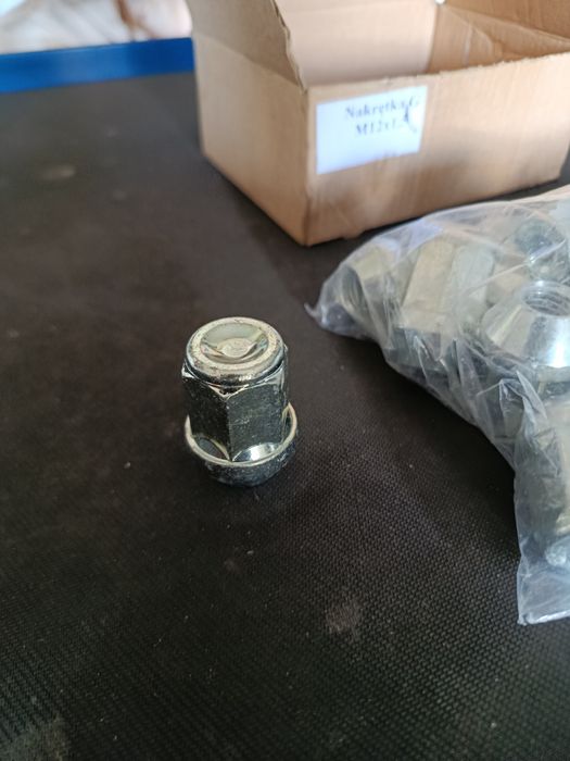 Nakrętki M12x1.50 klucz 19 , 20 sztuk