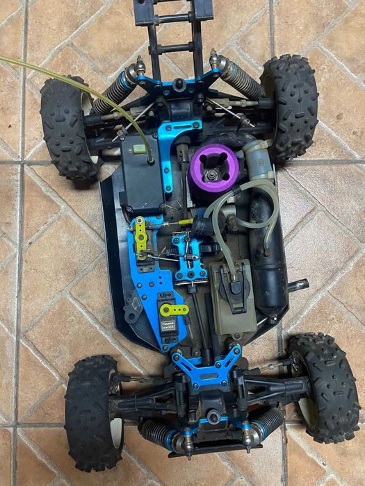 Carro telecomandado a gasolina