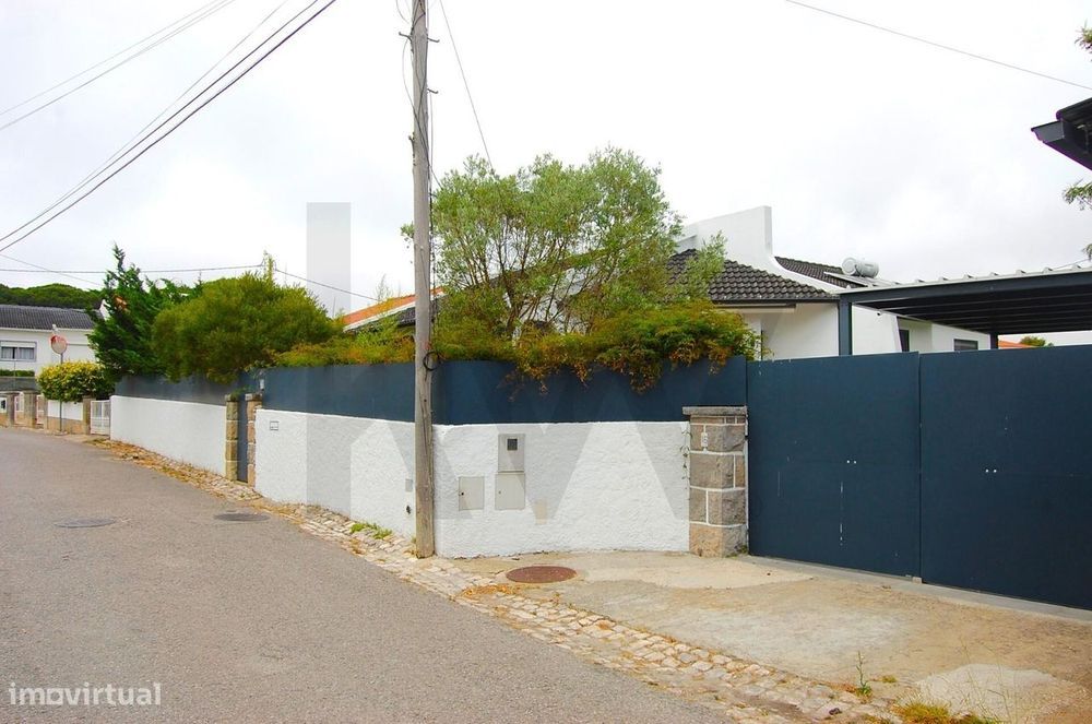 Moradia Isolada T2 + 1 Totalmente Renovada em Colares - Mucifal