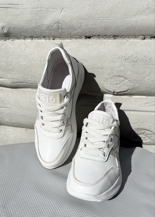 Кросівки жіночі з натуральноі шкіри,нові