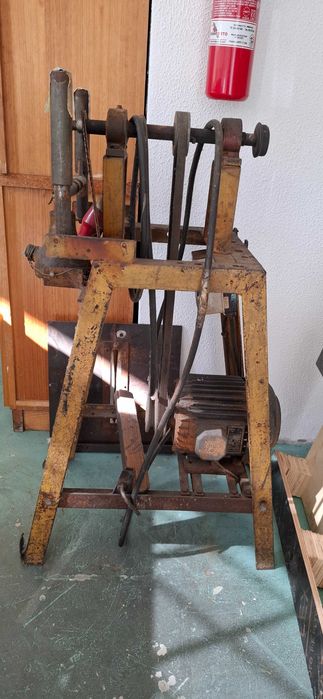 Motor Eléctrico EFACEC com mesa de Ferro -2Cv - 2820 rpm