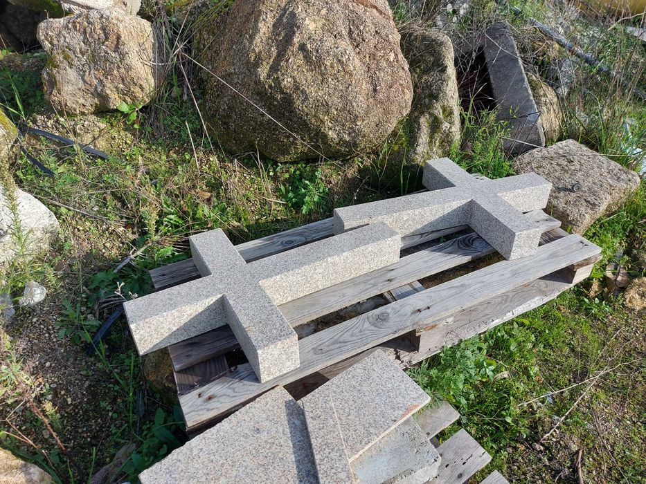 Cruzes em granito amarelo 50 x 70 cm